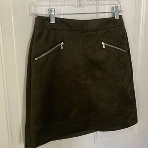 Loft skirt in green faux suede, Size 2